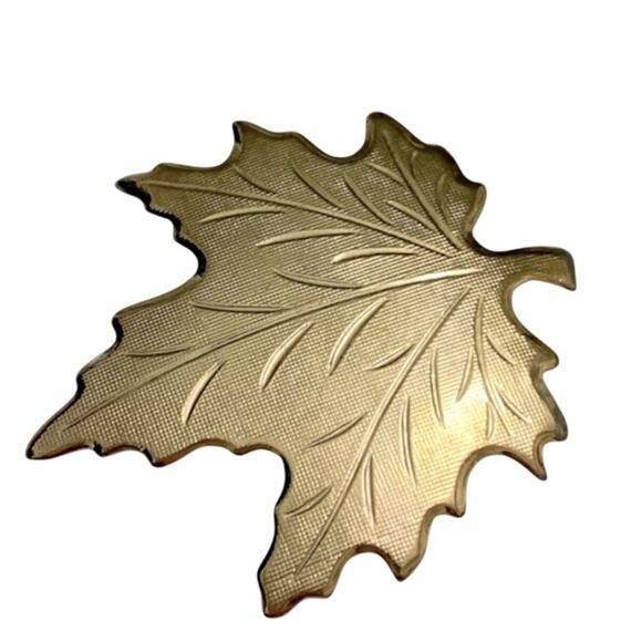Vintage Maple Leaf Gold Tone Brooch Pin - Picture 1 of 4